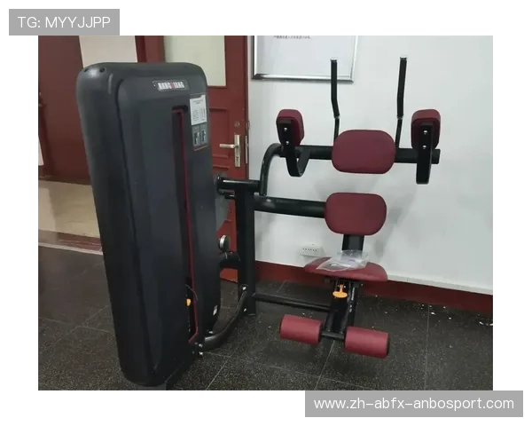 男生健身器材真实照片展示及体育训练效果对比